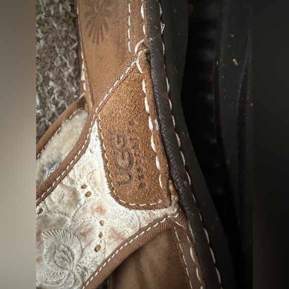 UGG Australia Thong Sandals Tan Leather White Eyelet Lace Embroidery Size 9 - Picture 10 of 11